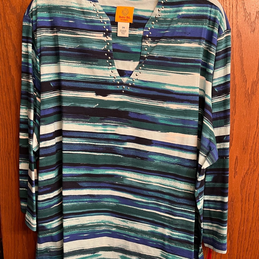 Ladies Tunic Top New in bag opened to take photos 3/4 length sleeves.